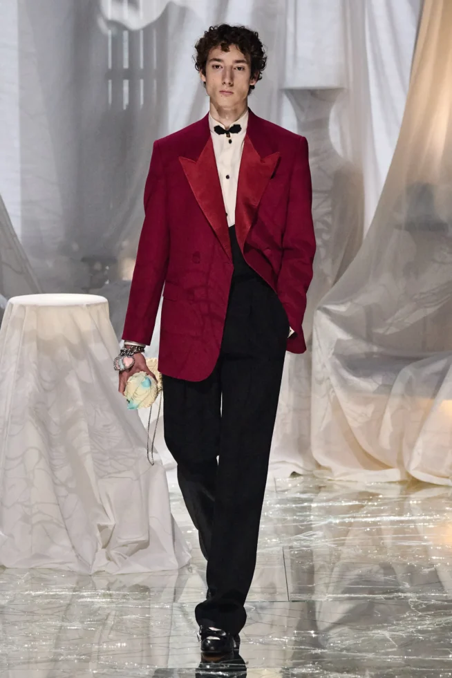 00027-valentino-spring-2025-ready-to-wear-credit-gorunway