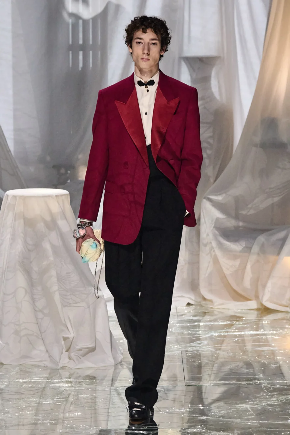 00027-valentino-spring-2025-ready-to-wear-credit-gorunway