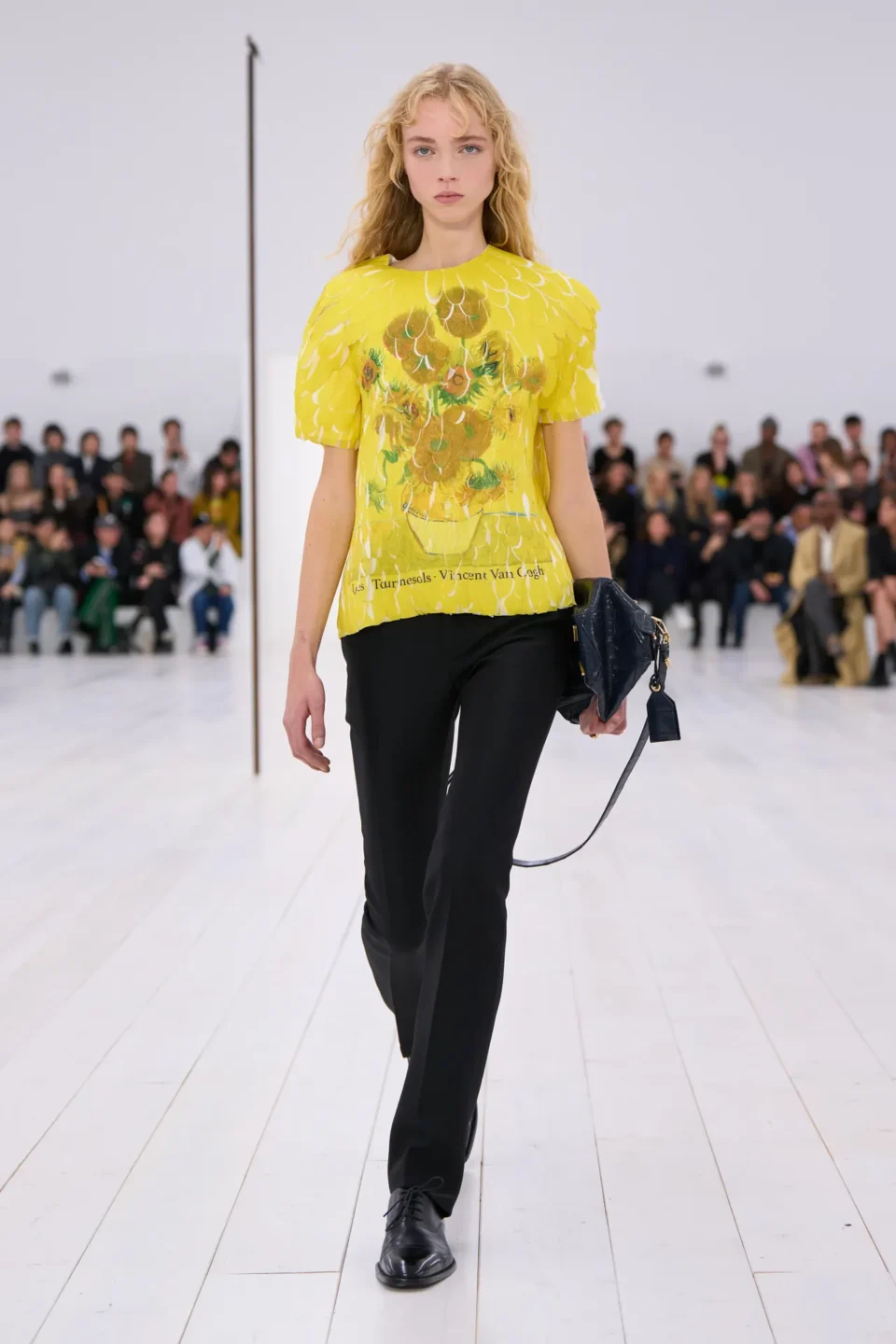 00028-loewe-spring-2025-ready-to-wear-credit-gorunway