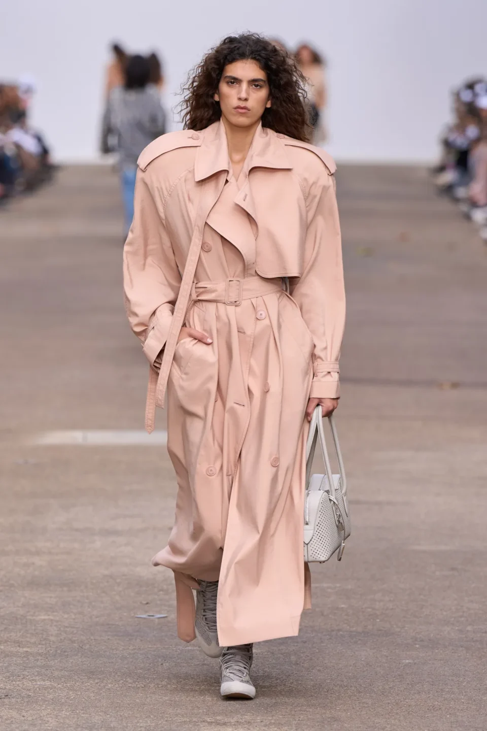 00028-stella-mccartney-spring-2025-ready-to-wear-credit-gorunway