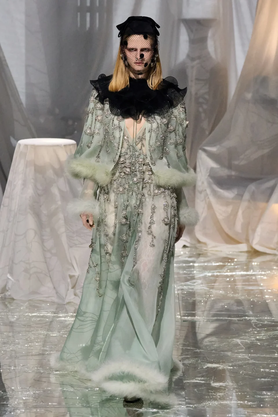 00028-valentino-spring-2025-ready-to-wear-credit-gorunway