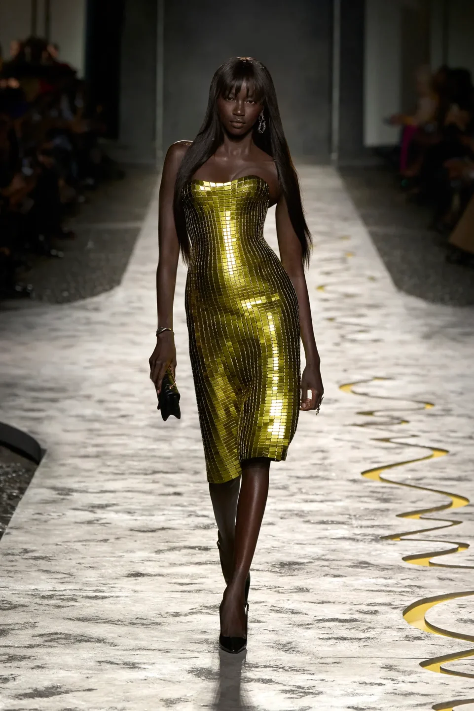 00028-versace-spring-2025-ready-to-wear-credit-gorunway