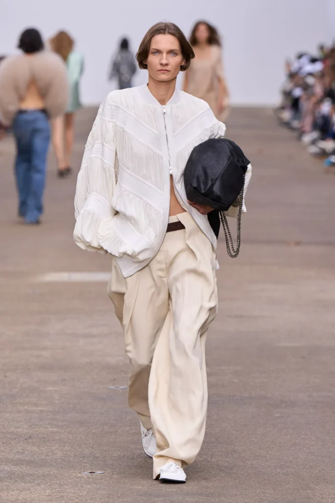 00029-stella-mccartney-spring-2025-ready-to-wear-credit-gorunway