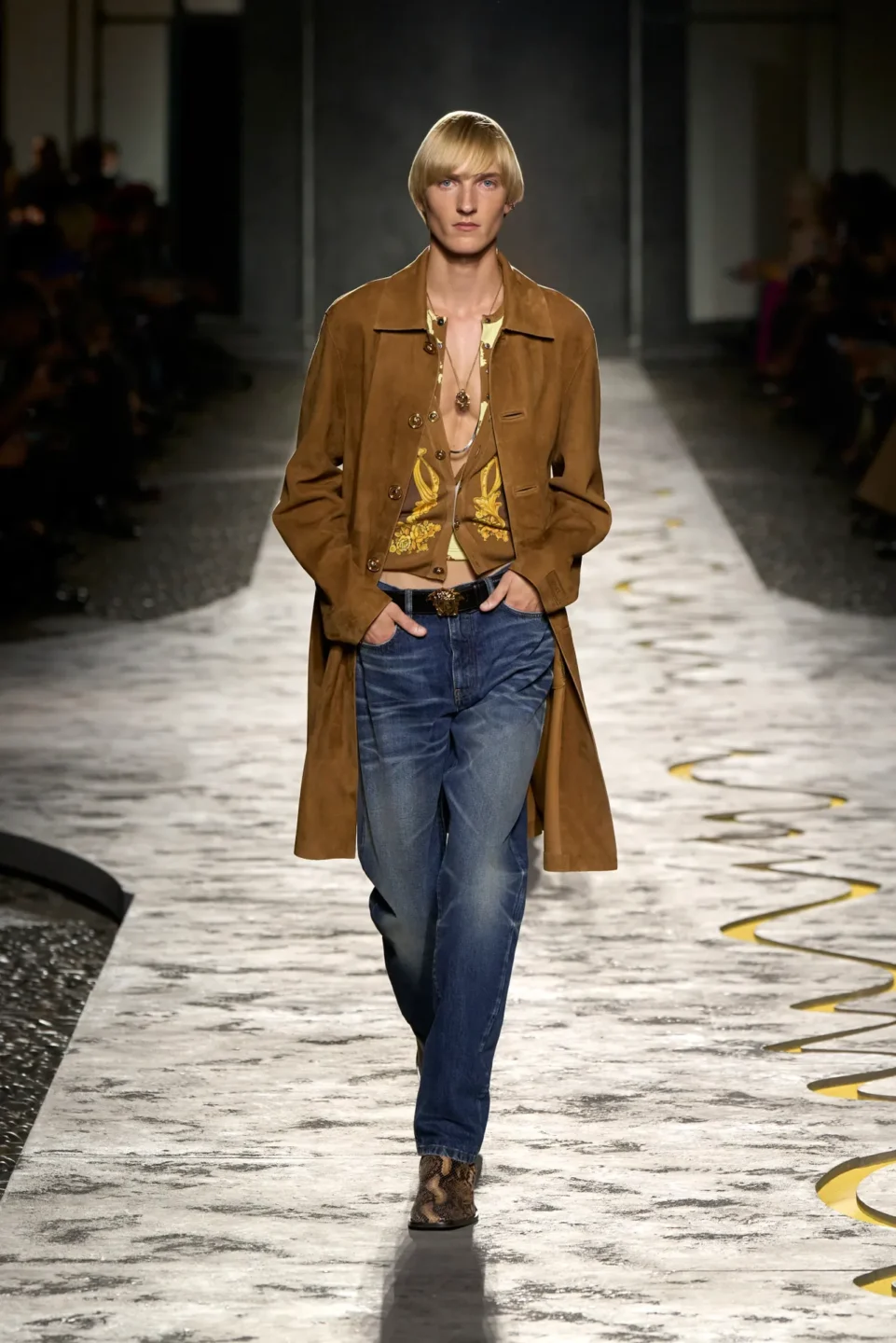 00029-versace-spring-2025-ready-to-wear-credit-gorunway