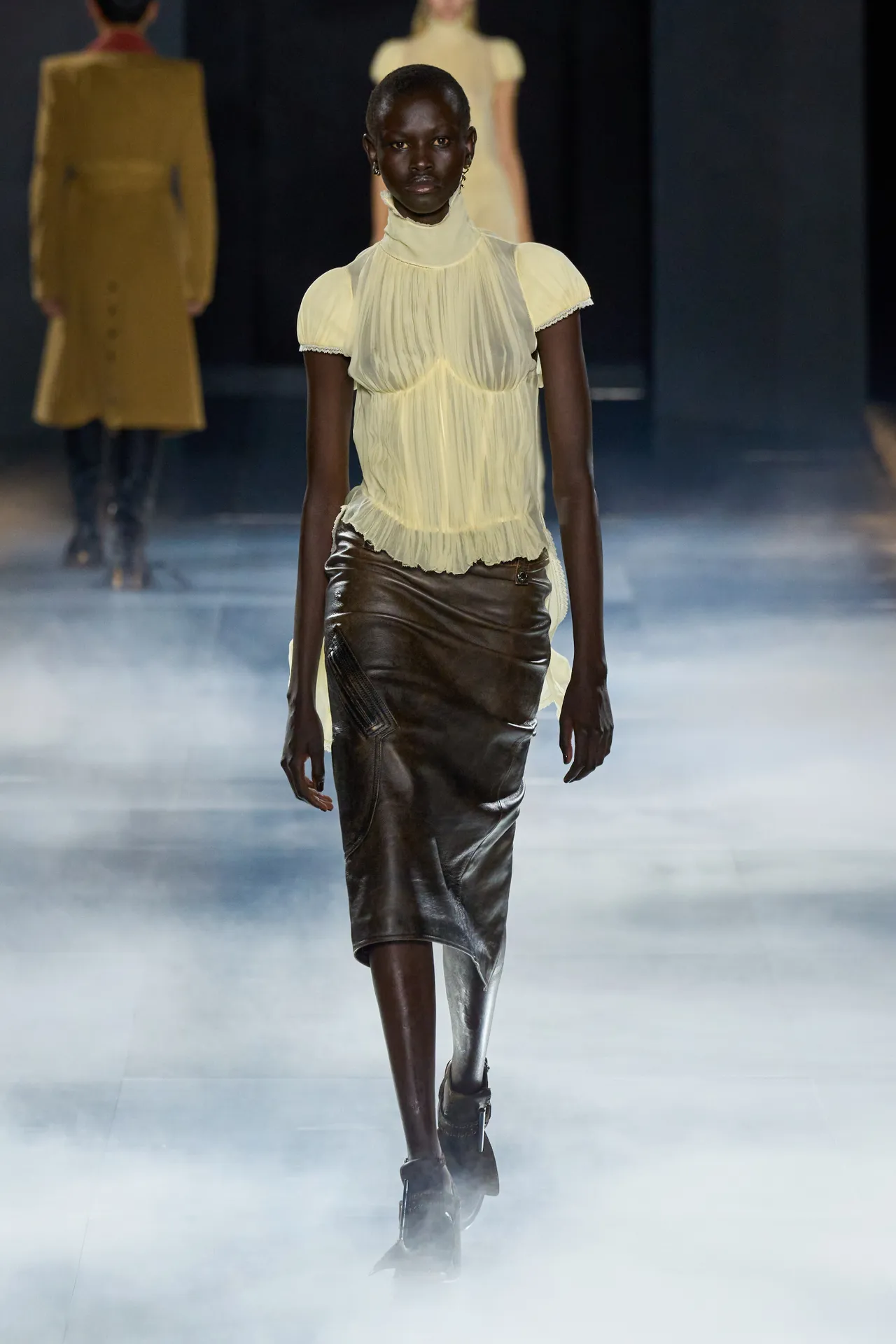 00030-alexander-mcqueen-spring-2025-ready-to-wear-credit-gorunway
