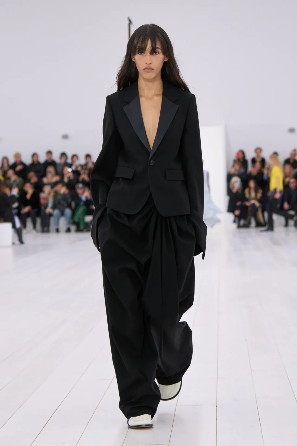 00030-loewe-spring-2025-ready-to-wear-credit-gorunway