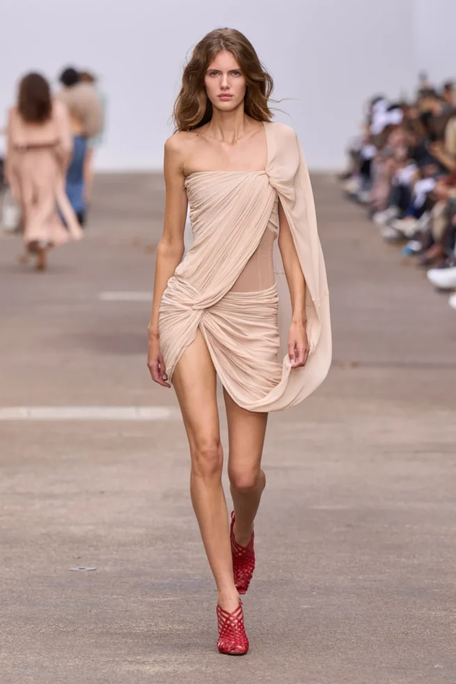 00030-stella-mccartney-spring-2025-ready-to-wear-credit-gorunway