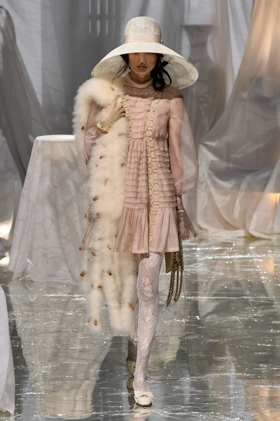 00030-valentino-spring-2025-ready-to-wear-credit-gorunway
