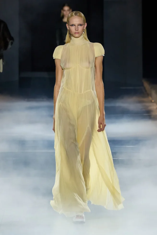 00031-alexander-mcqueen-spring-2025-ready-to-wear-credit-gorunway