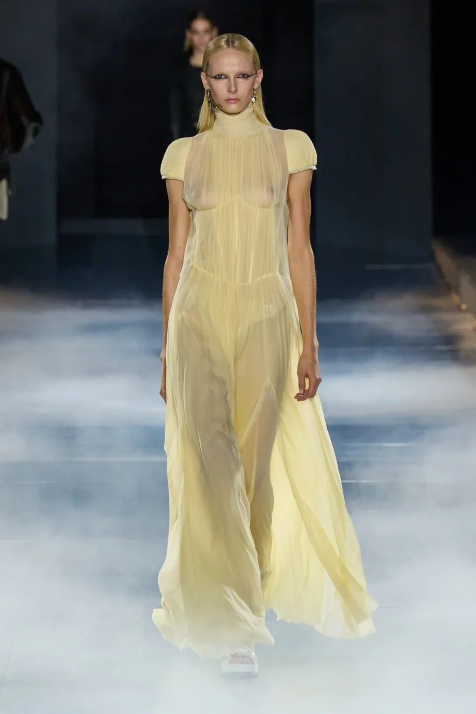00031-alexander-mcqueen-spring-2025-ready-to-wear-credit-gorunway