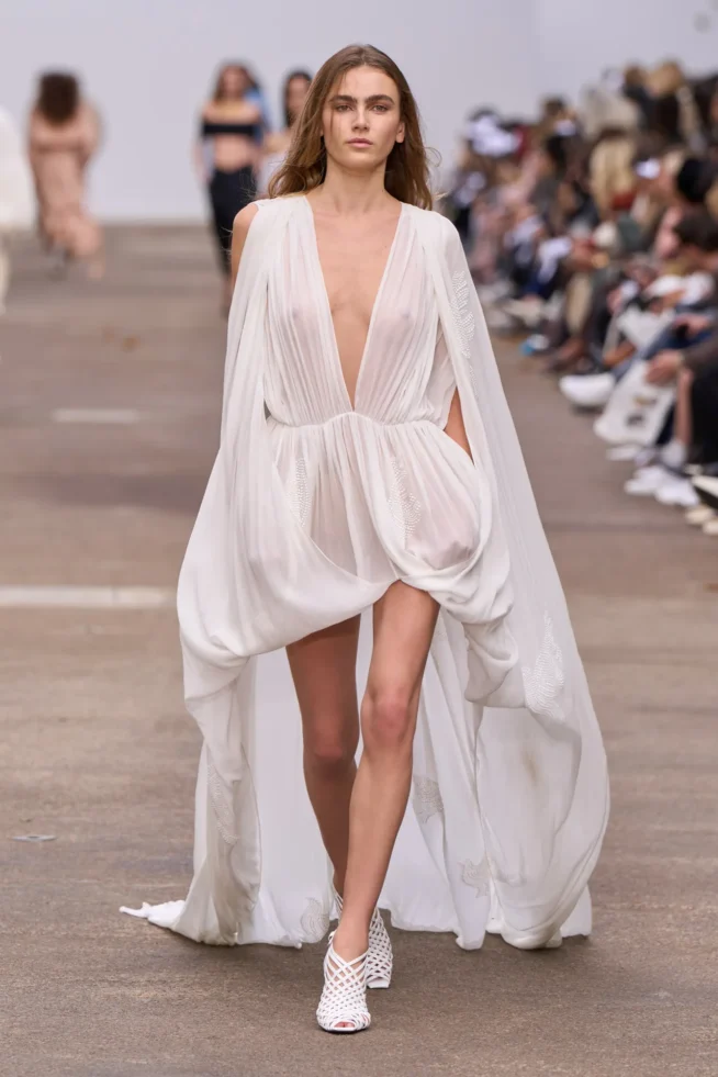00031-stella-mccartney-spring-2025-ready-to-wear-credit-gorunway