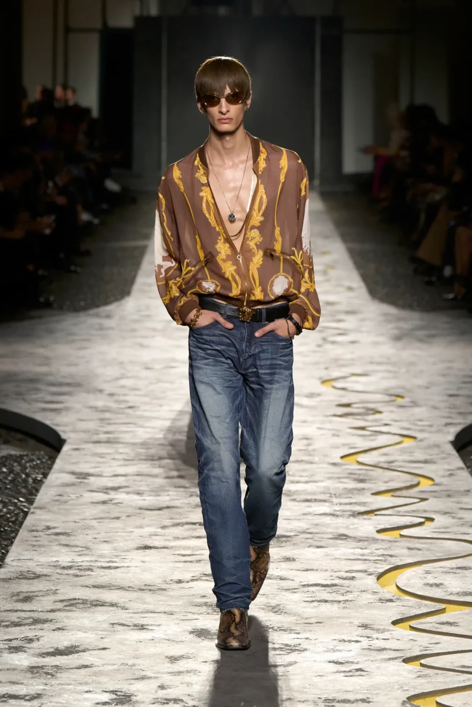 00031-versace-spring-2025-ready-to-wear-credit-gorunway