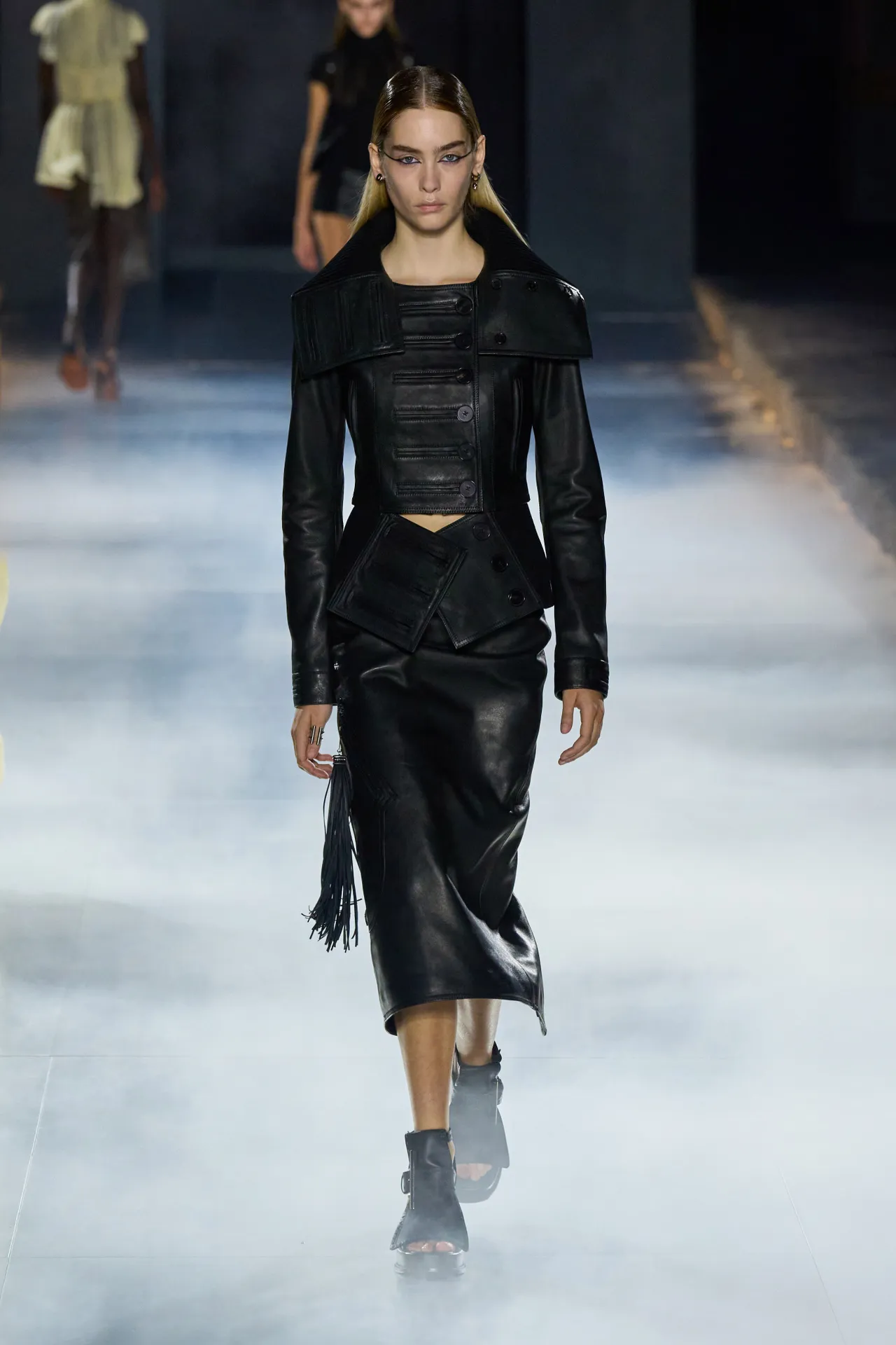 00032-alexander-mcqueen-spring-2025-ready-to-wear-credit-gorunway