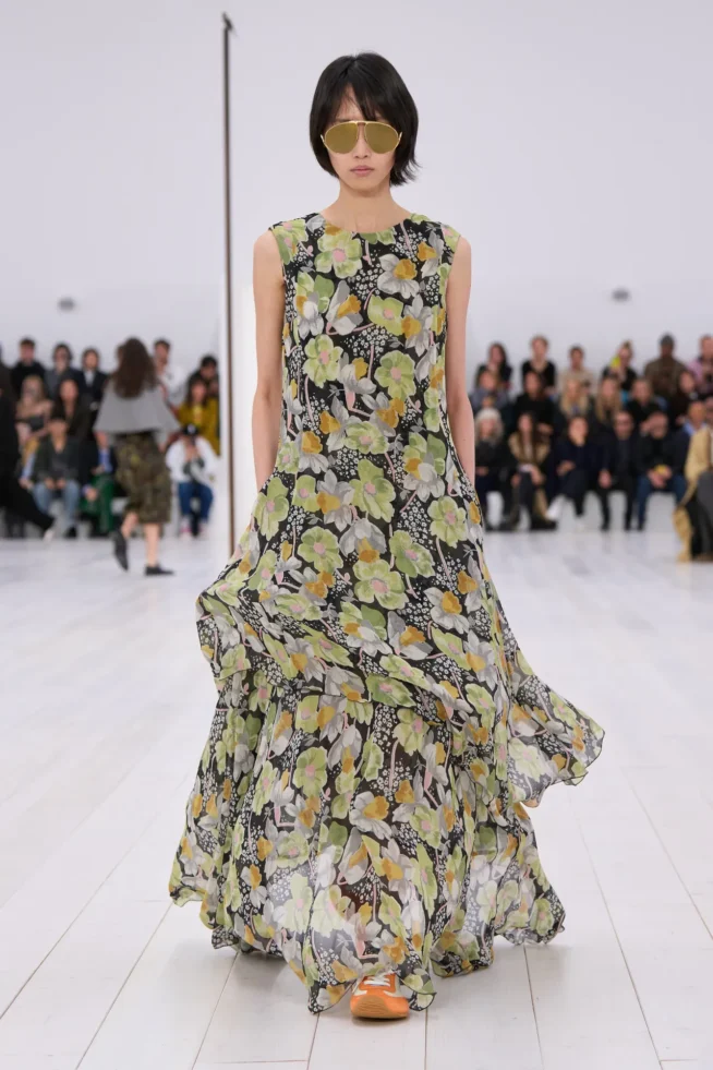 00032-loewe-spring-2025-ready-to-wear-credit-gorunway