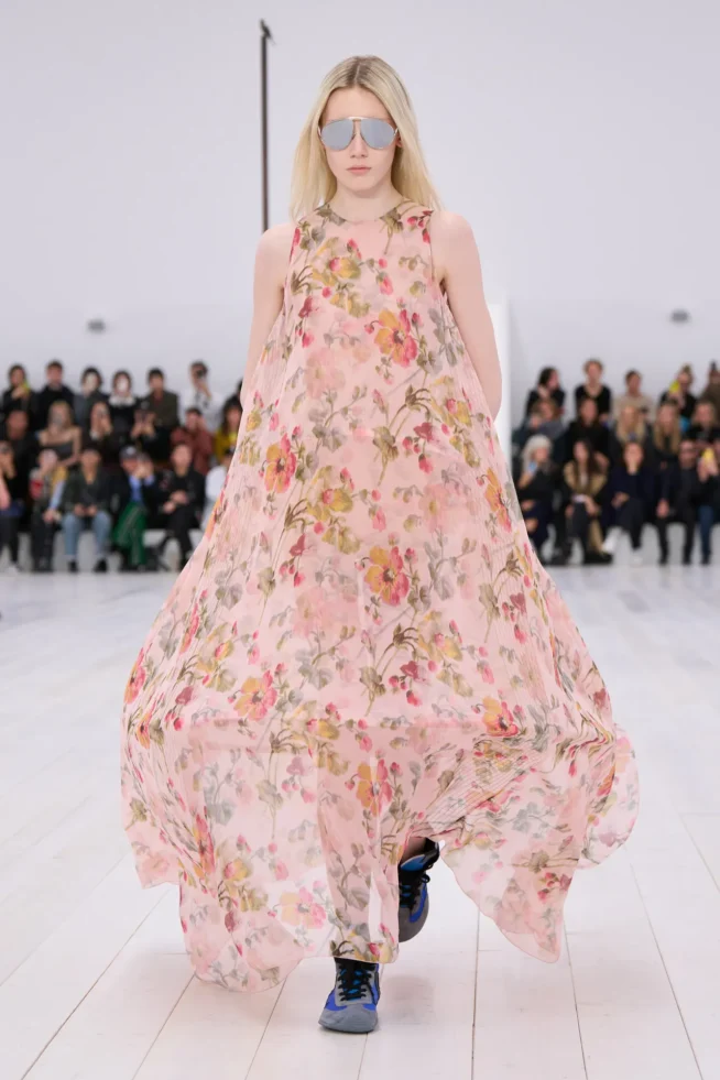 00033-loewe-spring-2025-ready-to-wear-credit-gorunway