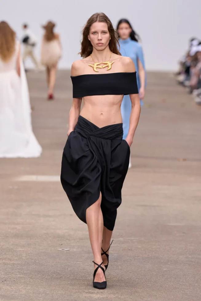 00033-stella-mccartney-spring-2025-ready-to-wear-credit-gorunway