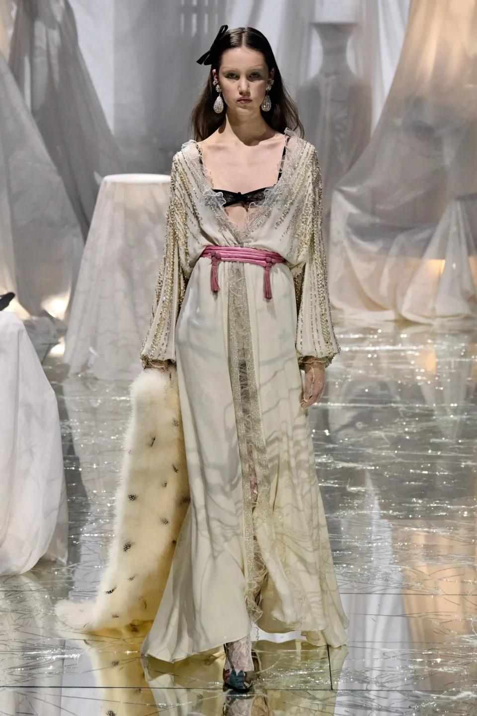 00034-valentino-spring-2025-ready-to-wear-credit-gorunway