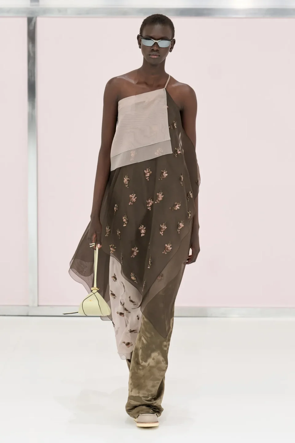 00035-fendi-spring-2025-ready-to-wear-credit-gorunway