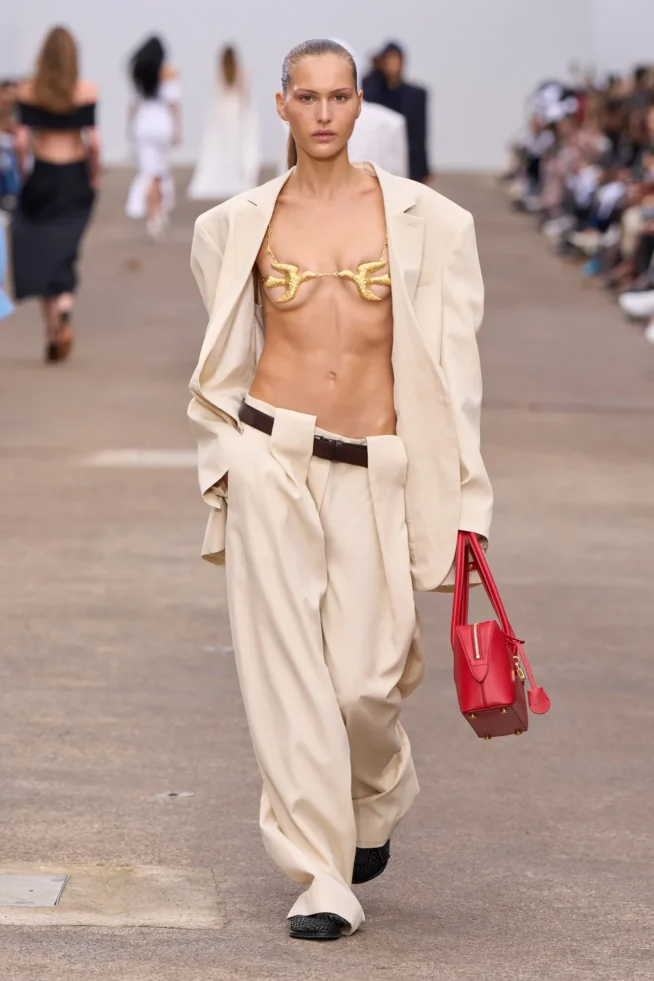 00035-stella-mccartney-spring-2025-ready-to-wear-credit-gorunway