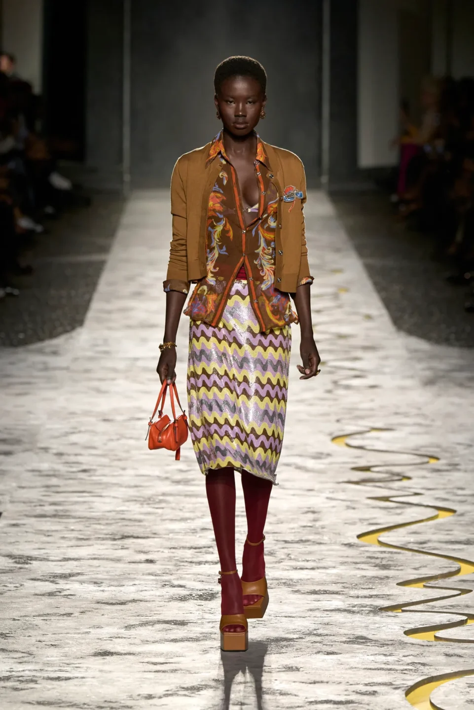 00035-versace-spring-2025-ready-to-wear-credit-gorunway