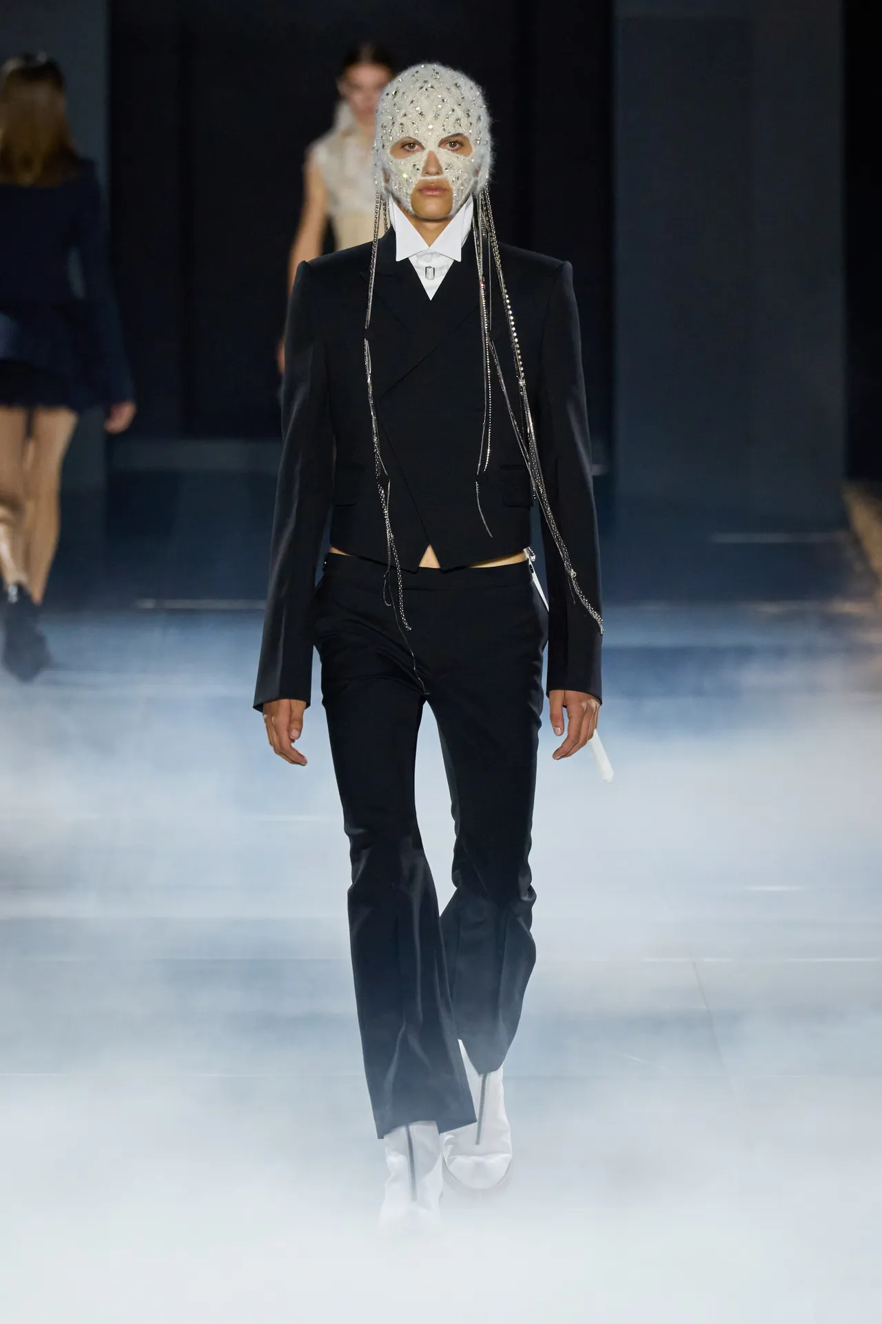 00036-alexander-mcqueen-spring-2025-ready-to-wear-credit-gorunway