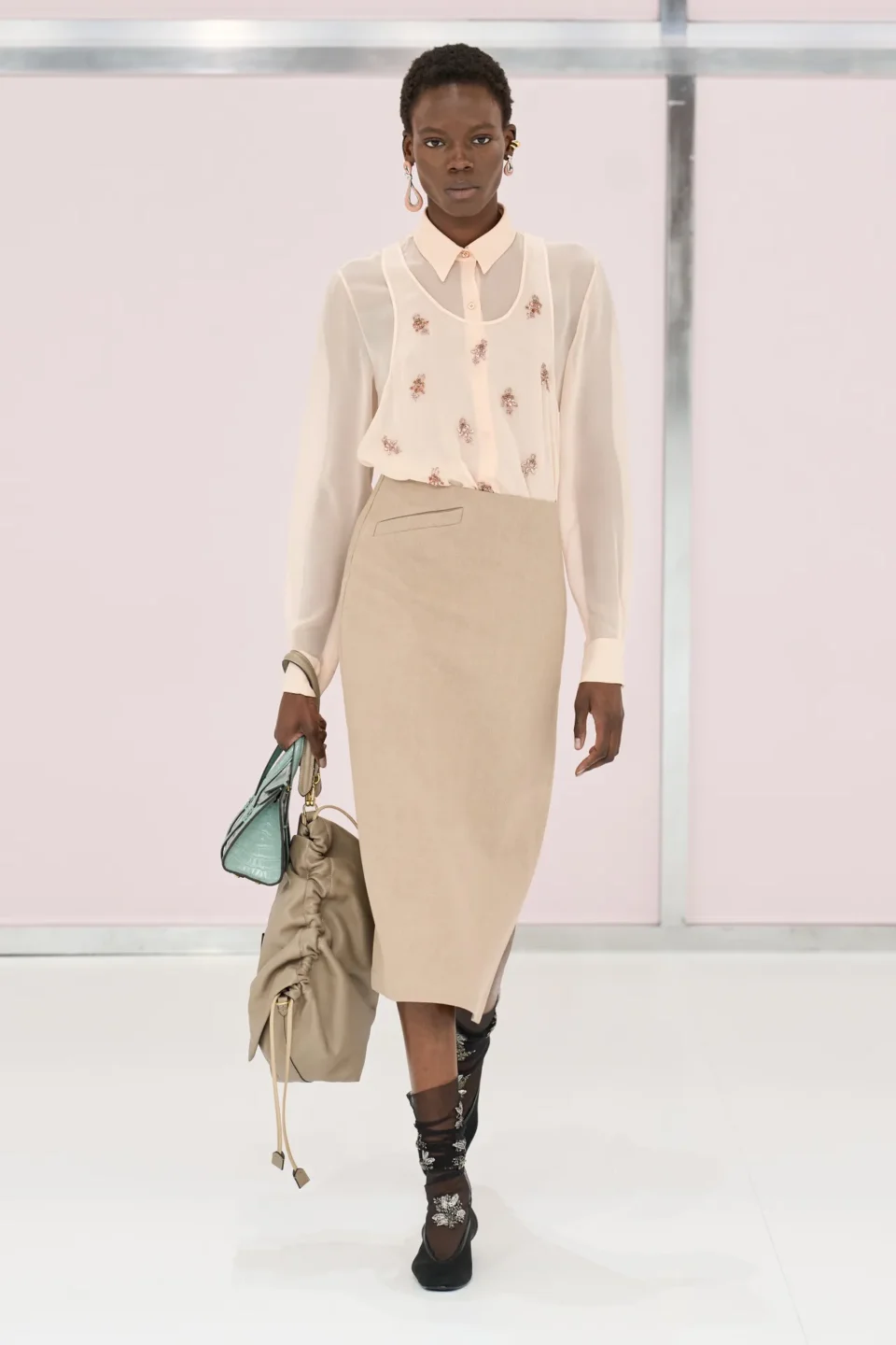 00037-fendi-spring-2025-ready-to-wear-credit-gorunway