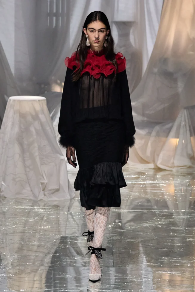 00037-valentino-spring-2025-ready-to-wear-credit-gorunway