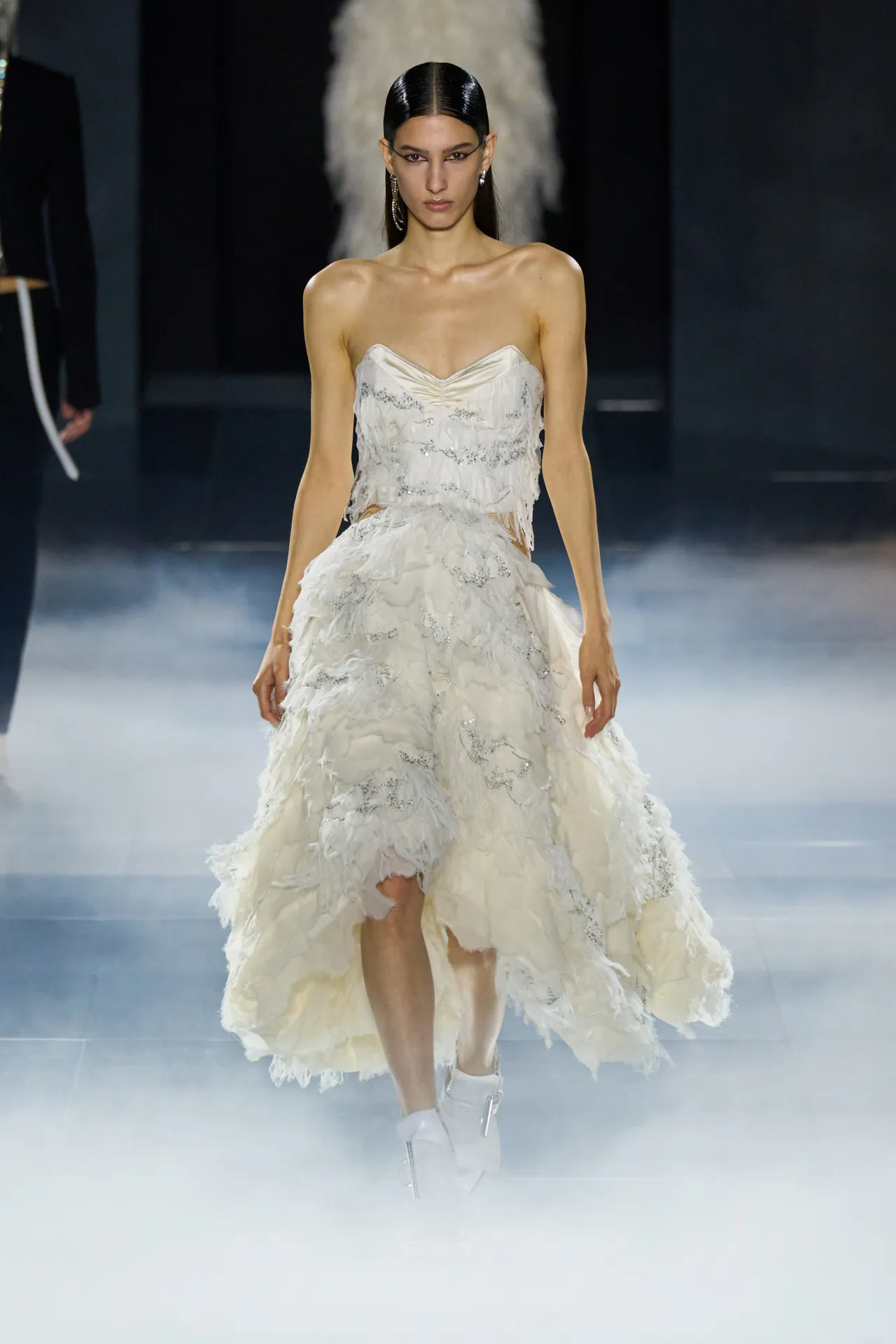 00038-alexander-mcqueen-spring-2025-ready-to-wear-credit-gorunway
