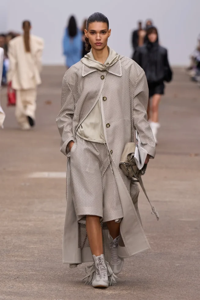 00038-stella-mccartney-spring-2025-ready-to-wear-credit-gorunway