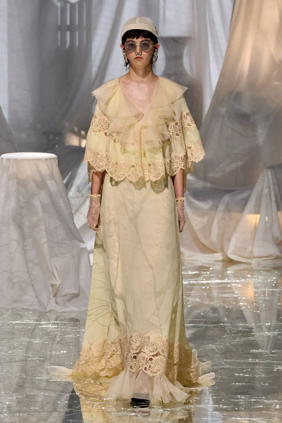 00038-valentino-spring-2025-ready-to-wear-credit-gorunway
