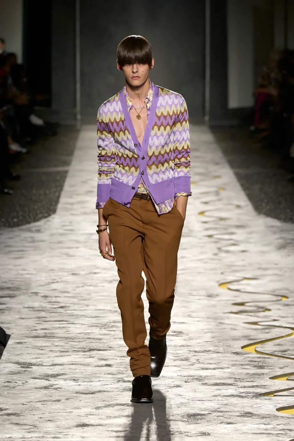00038-versace-spring-2025-ready-to-wear-credit-gorunway