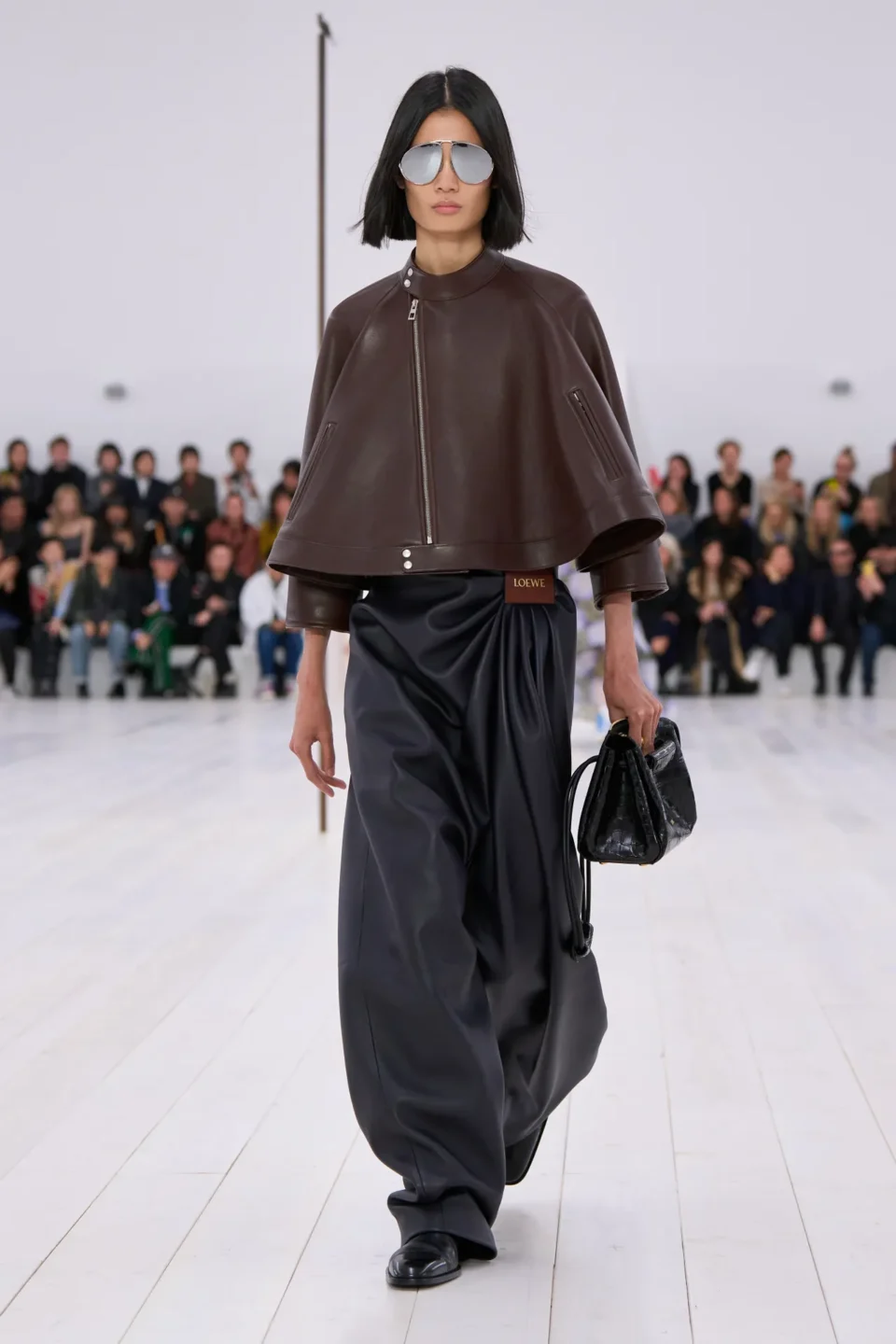 00039-loewe-spring-2025-ready-to-wear-credit-gorunway