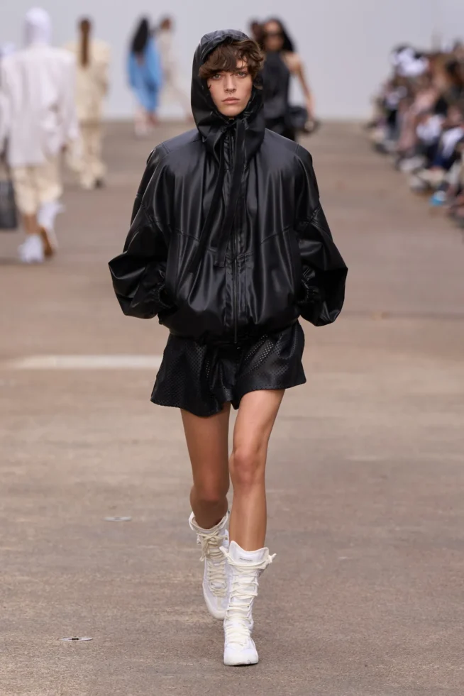 00039-stella-mccartney-spring-2025-ready-to-wear-credit-gorunway