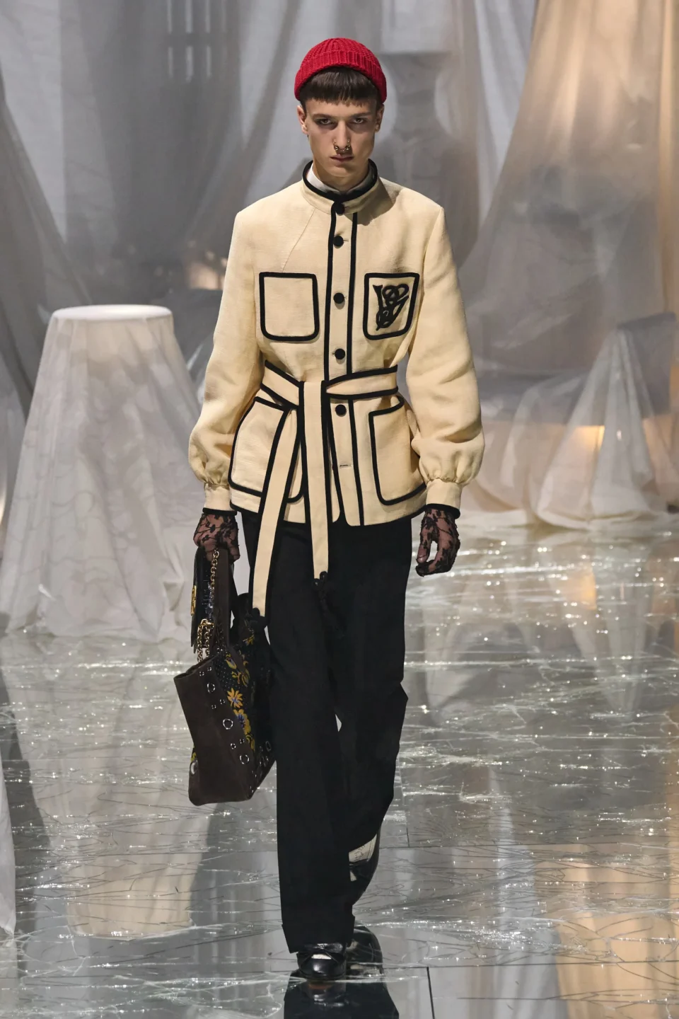 00039-valentino-spring-2025-ready-to-wear-credit-gorunway