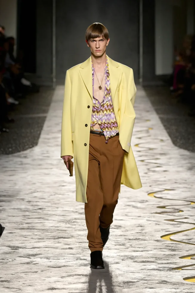 00039-versace-spring-2025-ready-to-wear-credit-gorunway
