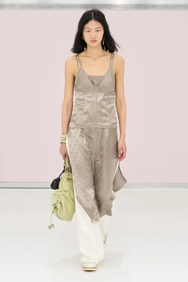 00040-fendi-spring-2025-ready-to-wear-credit-gorunway