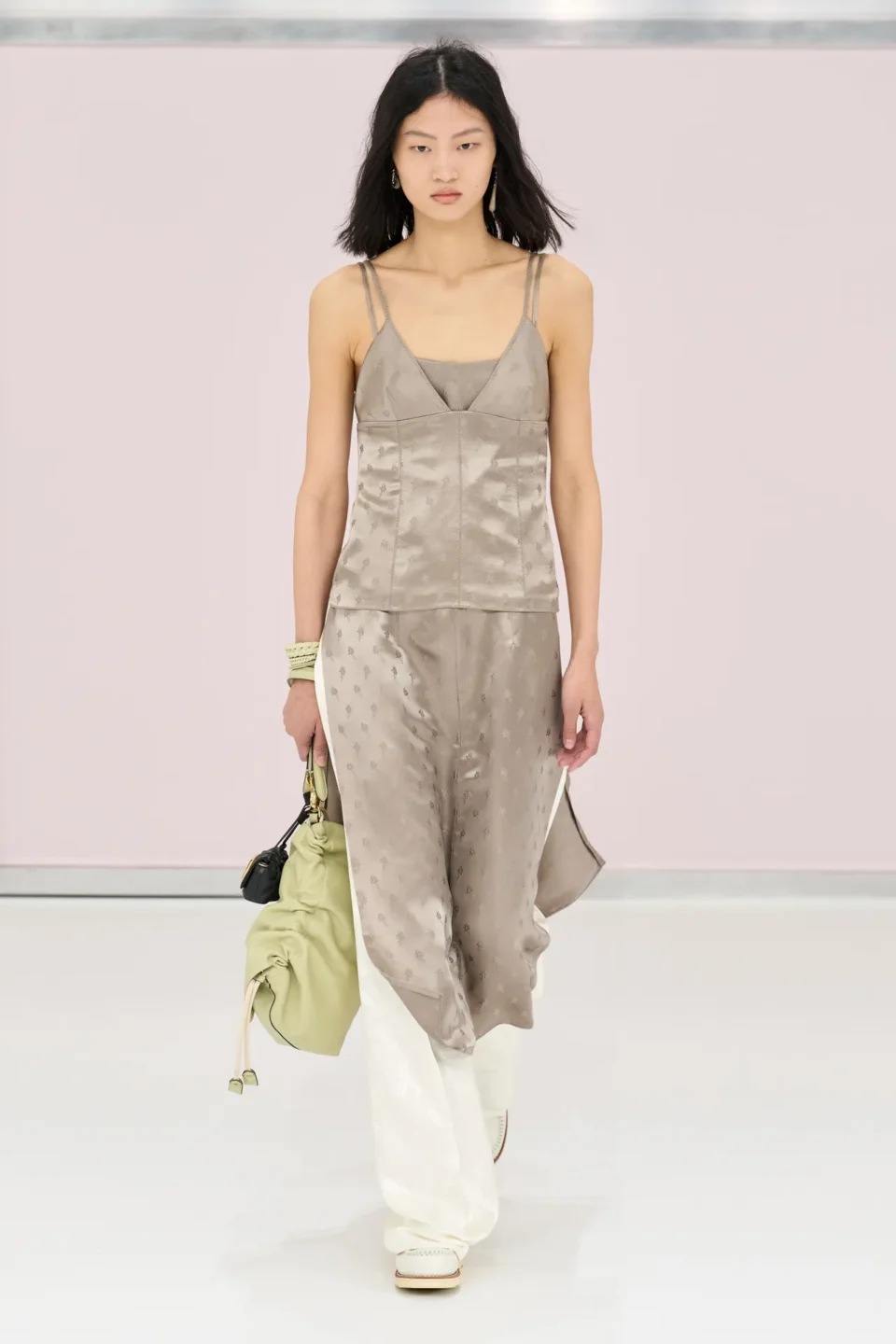 00040-fendi-spring-2025-ready-to-wear-credit-gorunway