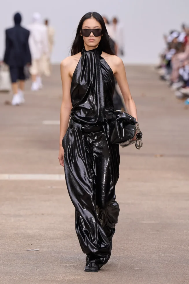 00040-stella-mccartney-spring-2025-ready-to-wear-credit-gorunway