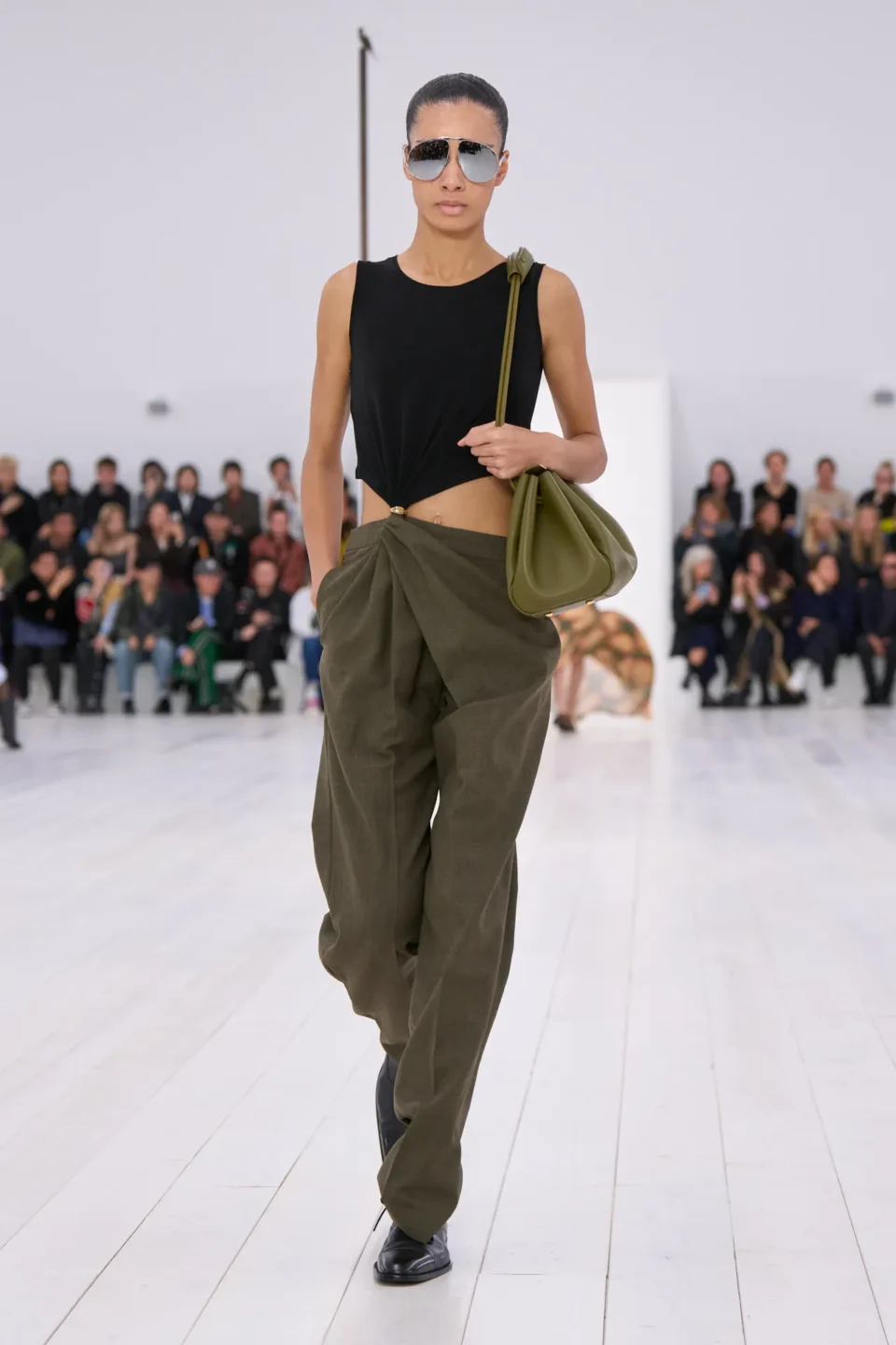 00041-loewe-spring-2025-ready-to-wear-credit-gorunway