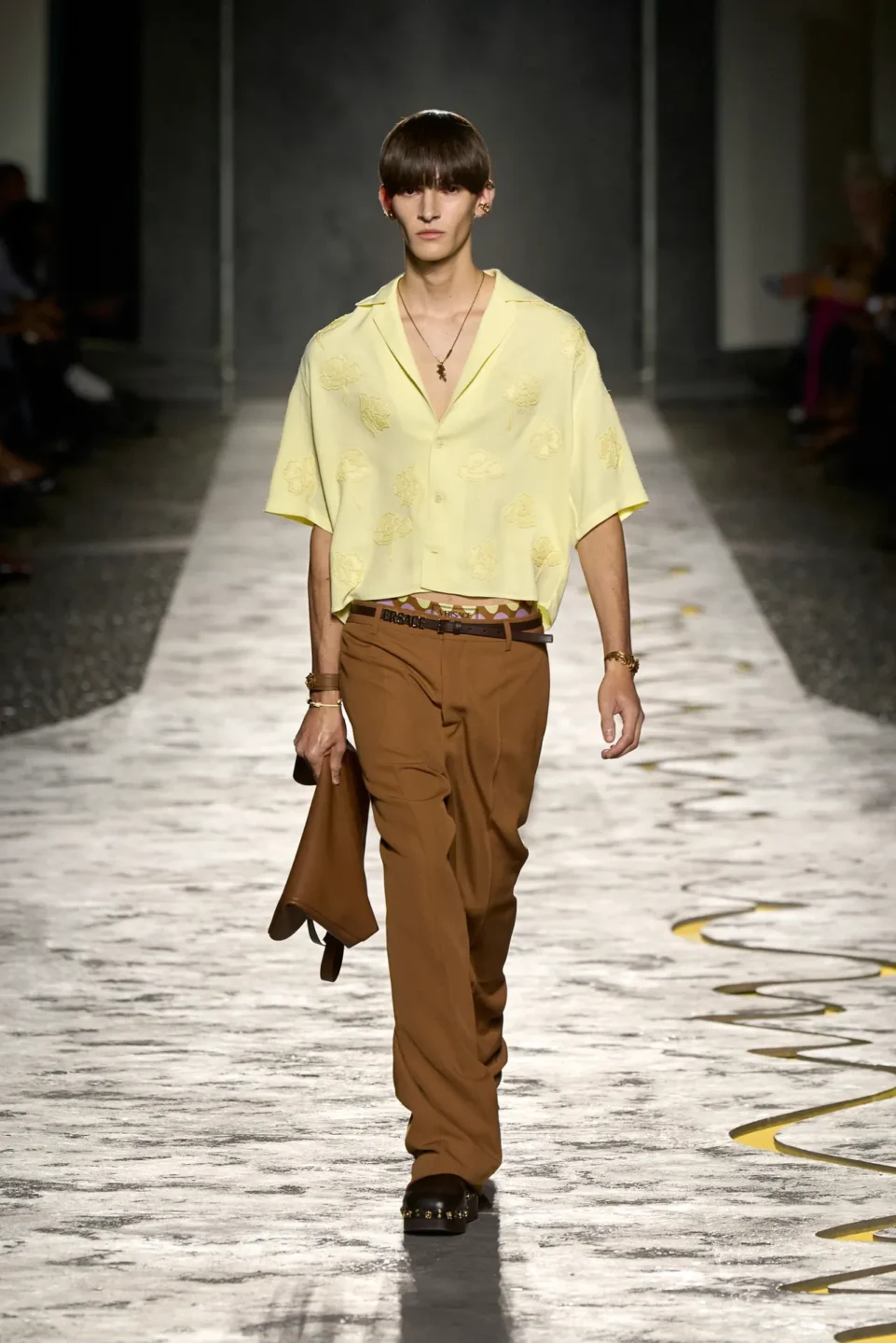 00041-versace-spring-2025-ready-to-wear-credit-gorunway