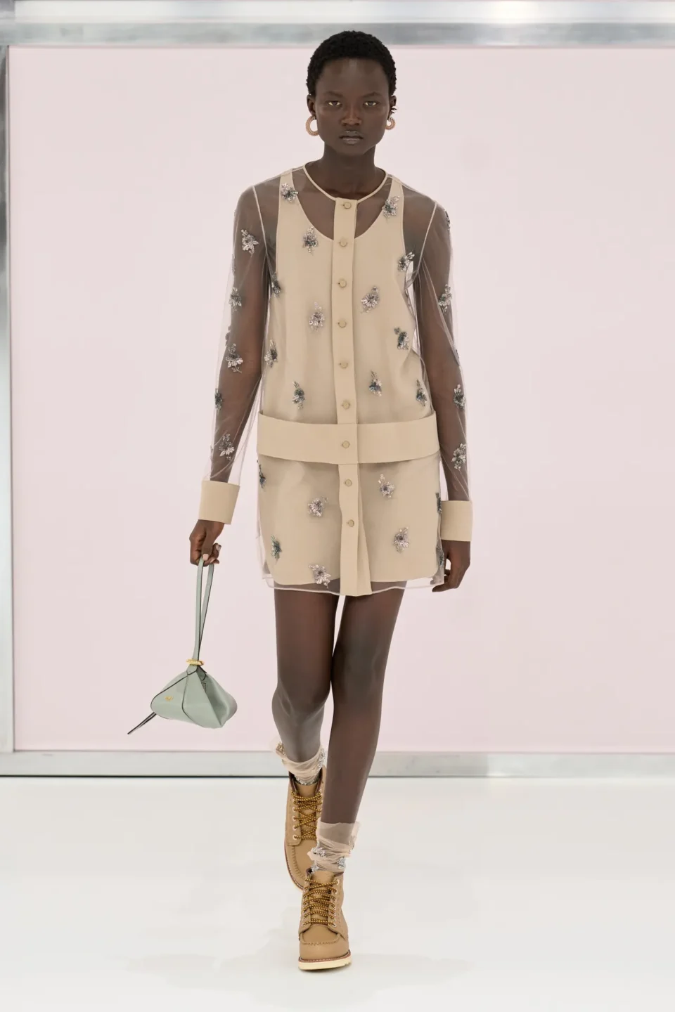 00042-fendi-spring-2025-ready-to-wear-credit-gorunway