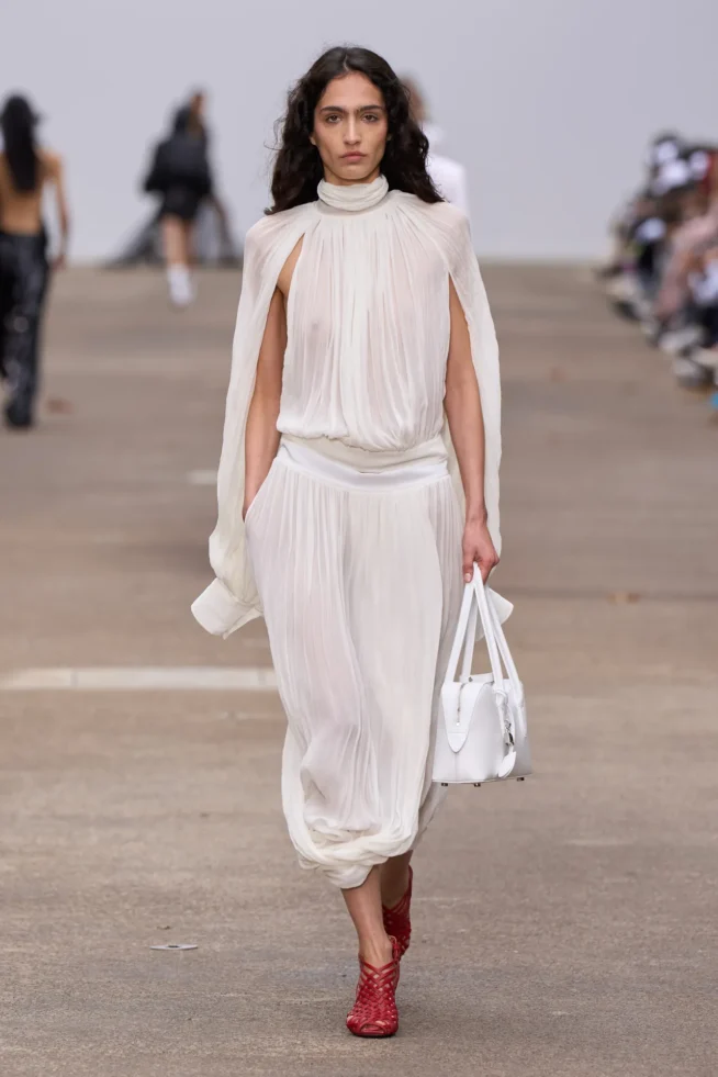00042-stella-mccartney-spring-2025-ready-to-wear-credit-gorunway