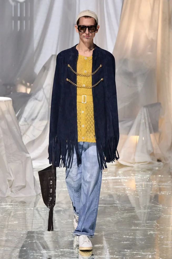 00042-valentino-spring-2025-ready-to-wear-credit-gorunway