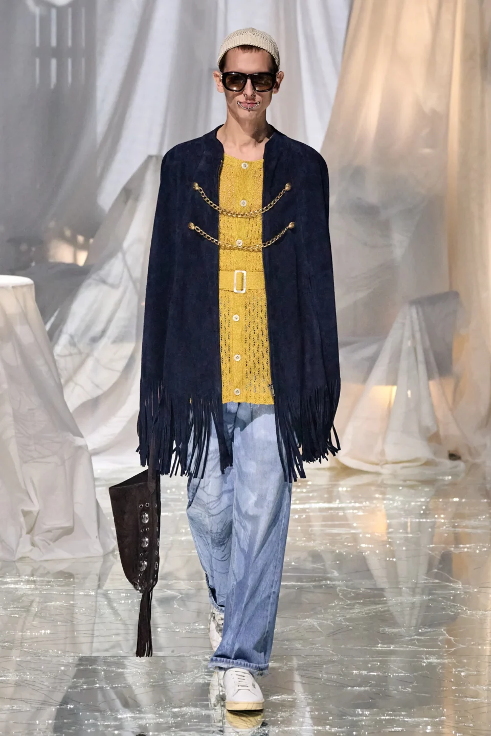 00042-valentino-spring-2025-ready-to-wear-credit-gorunway