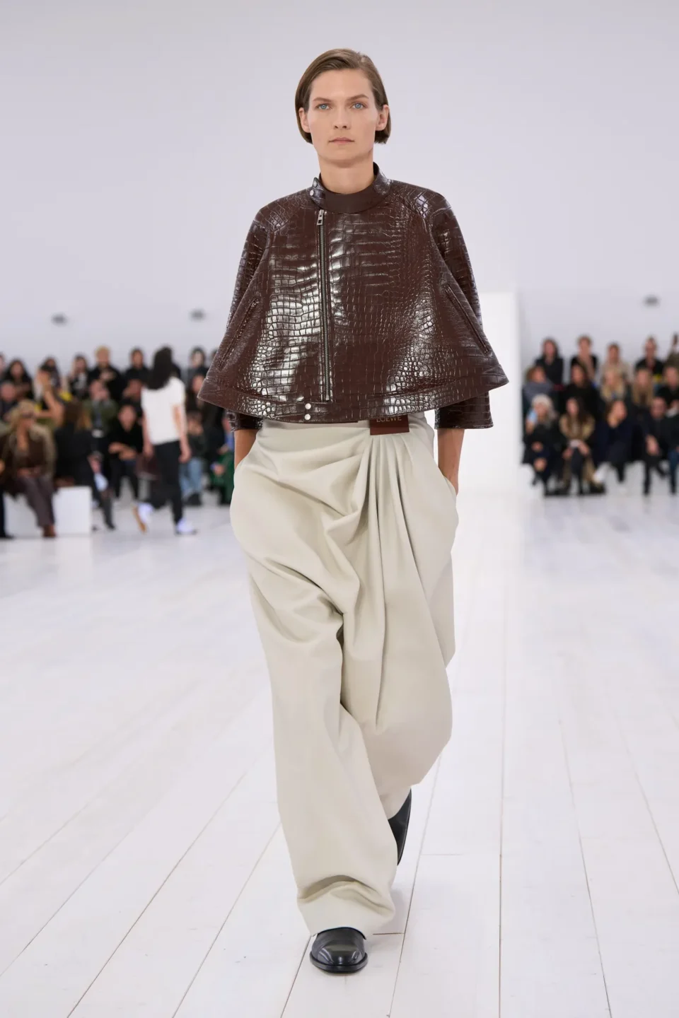 00043-loewe-spring-2025-ready-to-wear-credit-gorunway