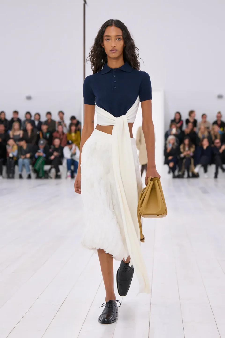00044-loewe-spring-2025-ready-to-wear-credit-gorunway