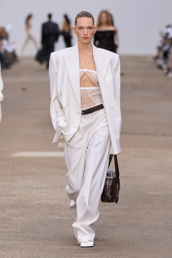 00044-stella-mccartney-spring-2025-ready-to-wear-credit-gorunway
