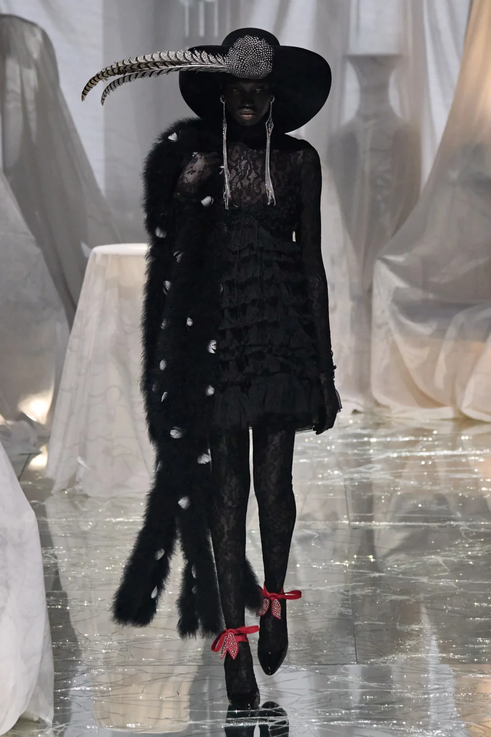 00044-valentino-spring-2025-ready-to-wear-credit-gorunway