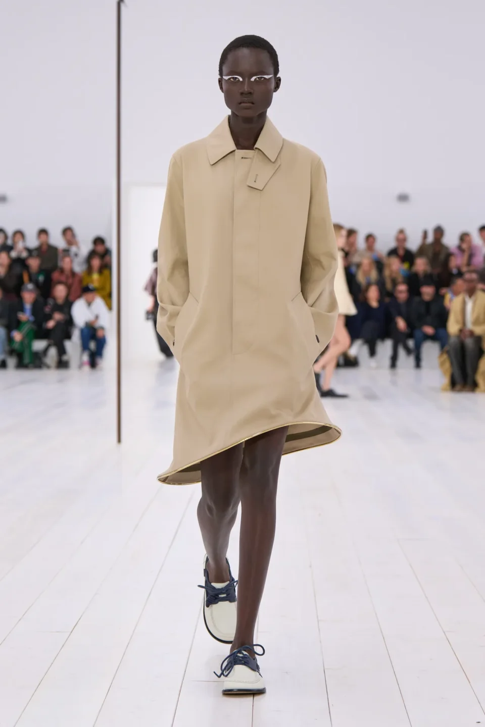 00045-loewe-spring-2025-ready-to-wear-credit-gorunway