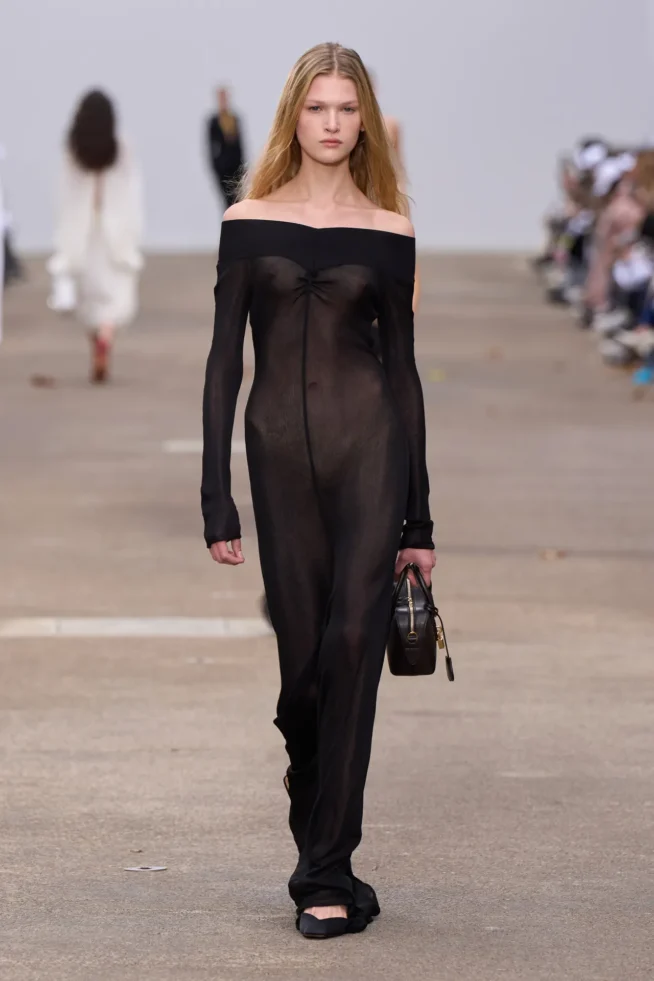 00045-stella-mccartney-spring-2025-ready-to-wear-credit-gorunway